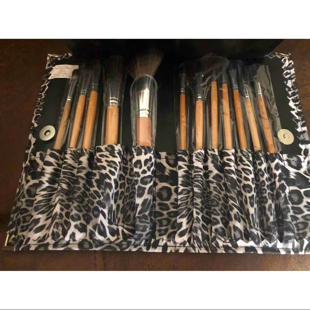 NWOT 12 Piece Makeup Brush Set